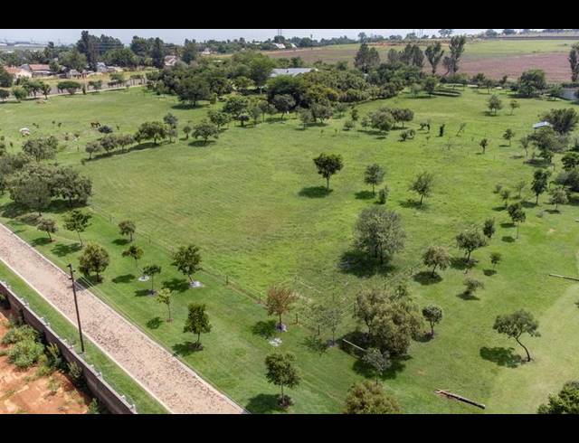 LAND FOR SALE IN KYALAMI AH